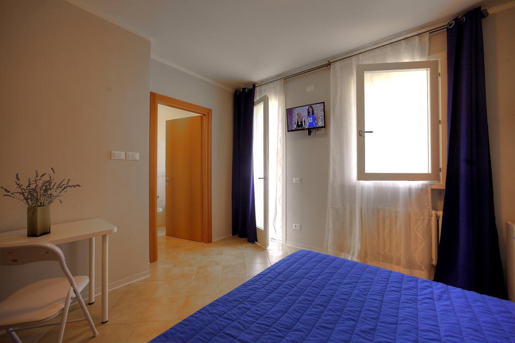 B&B Villa Flora Peschiera del Garda Quarto foto